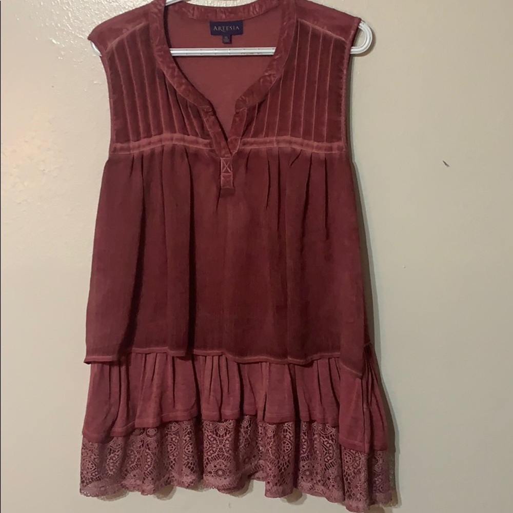 ARTESIA. XL. Long sleeveless dress top.